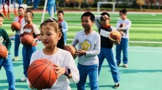 雪落无尘谈|体育是数学老师教的?双减过后体育老师火了,数学老师反过来代课