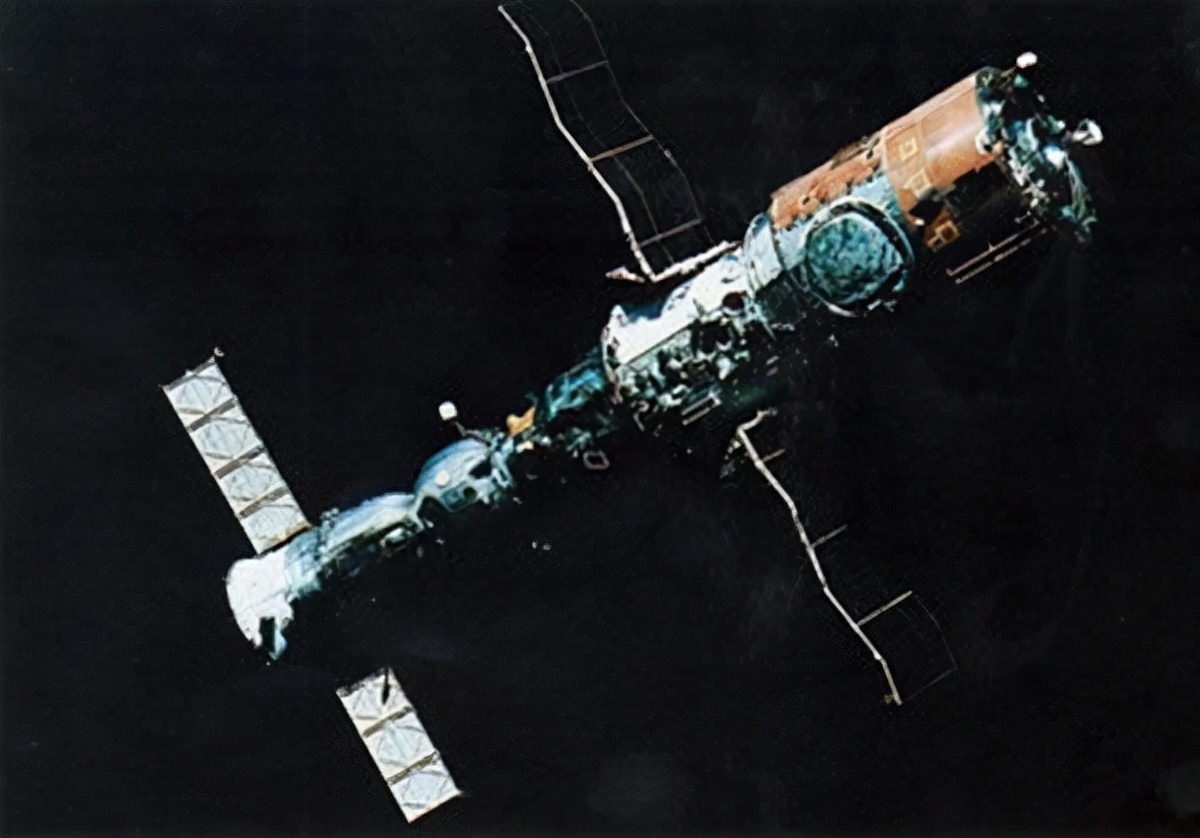 俄罗斯 俄罗斯新空间站公布，和我国空间站类似但更大，独立运行还有卫星