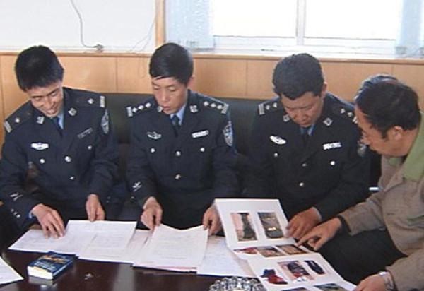 女孩 水上漂浮的铁皮箱，一具怀孕七月的女尸，一场长达十二年的追捕