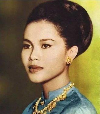 泰國王室敲打王後早有傳統，不止蘇提達，詩麗吉當年也被冷藏過-圖9