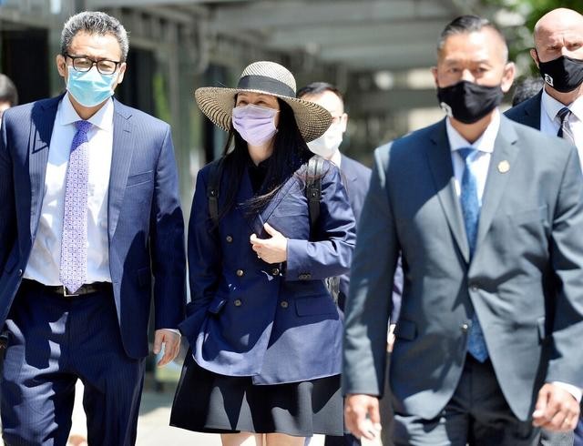 潮流前沿|49岁孟晚舟成职场穿搭模板！西装配短裙干练不失优雅，高级感爆棚