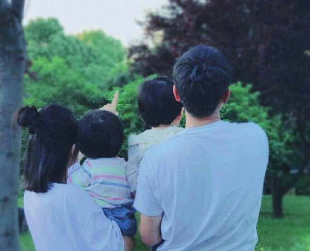 谢娜|谢娜为女儿写新歌，创作灵感来源女儿喜欢吹泡泡，与大张伟一起合作完成