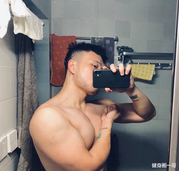 健身圈一哥 名媛胡须肉壮身材，爱健身的水瓶座大男孩，撸铁练就霸气麒麟臂！