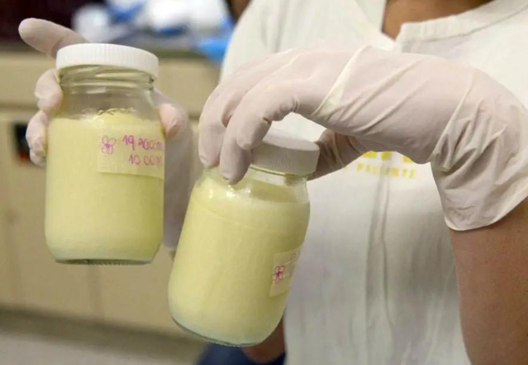 歪妈亲子故事|“扔了也是浪费”，多出来的母乳能给孩子爸喝吗？如此节约没谁了
