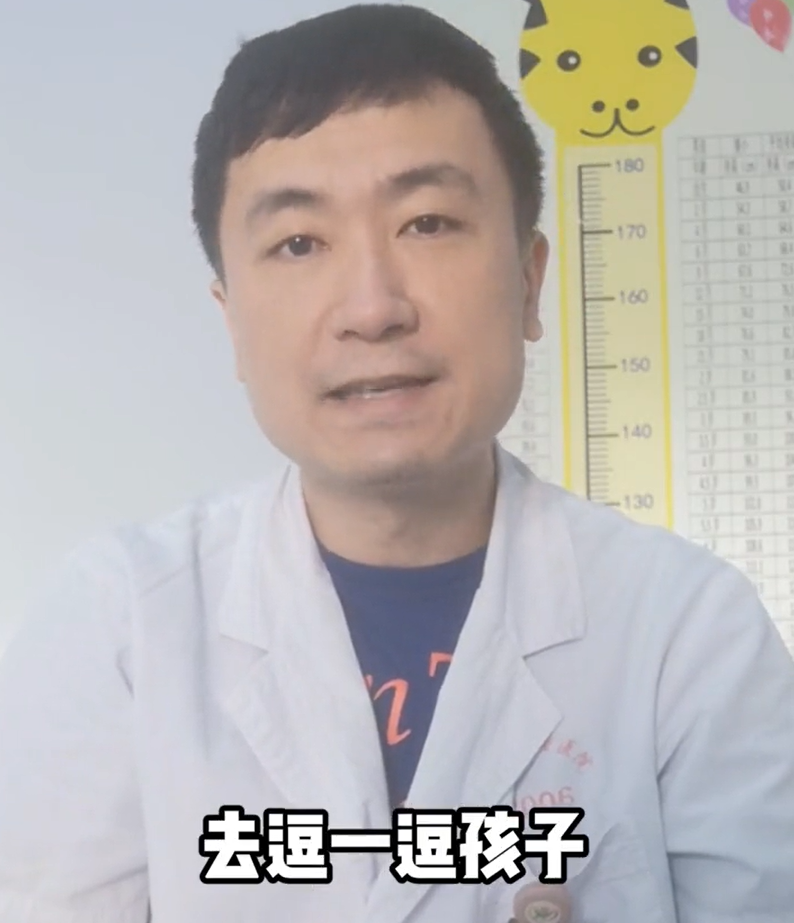 菁妈育儿|孩子跌落后,妈妈下意识的一个动作会害了娃,儿科医生教你四步走