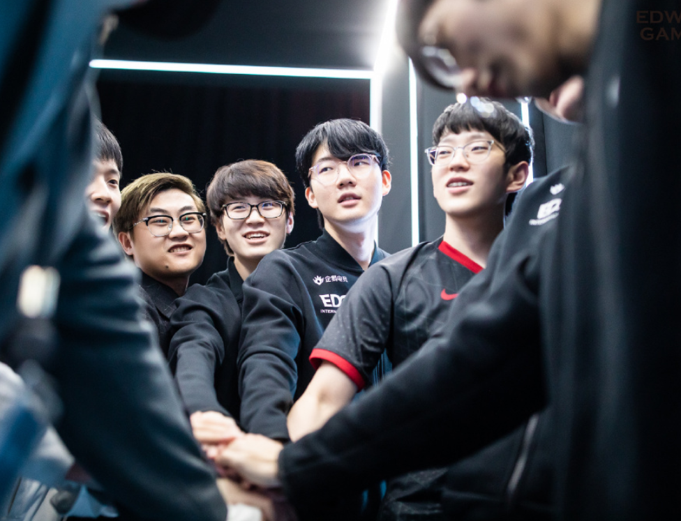 letme|继姿态被喷后，Letme也引争议：月收入三万，你在上海一定是小丑