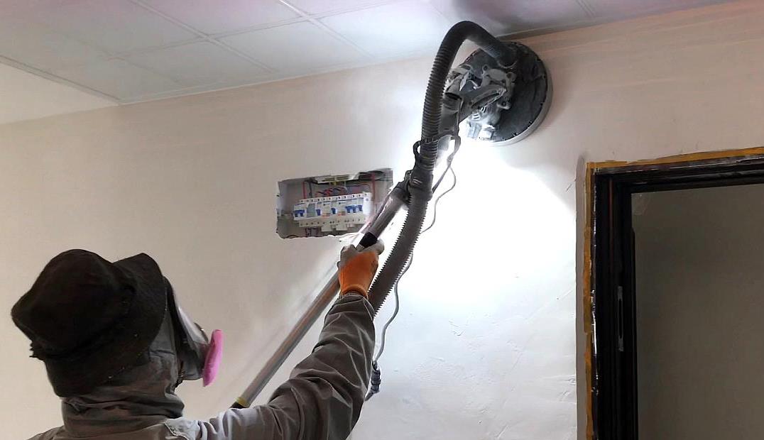 家里乳胶漆墙面开裂，有哪些原因？怎么处理？