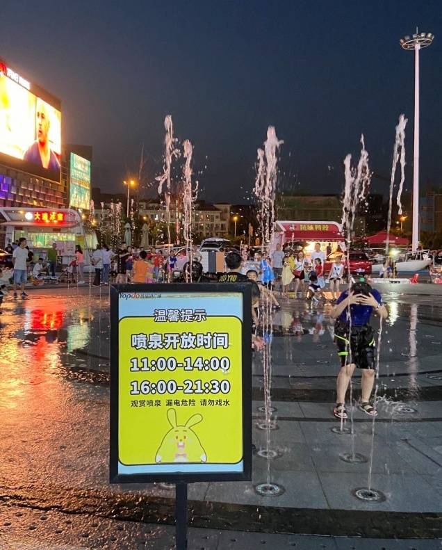 京妈说|玩个喷泉都有危险?实验发现:瞬间击碎5KG西瓜,真不敢让孩子玩