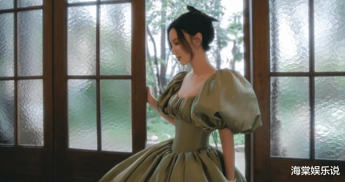 张萌|张萌穿抹胸礼服太美艳！9头身黄金比例惹人艳羡，凹凸有致太吸睛