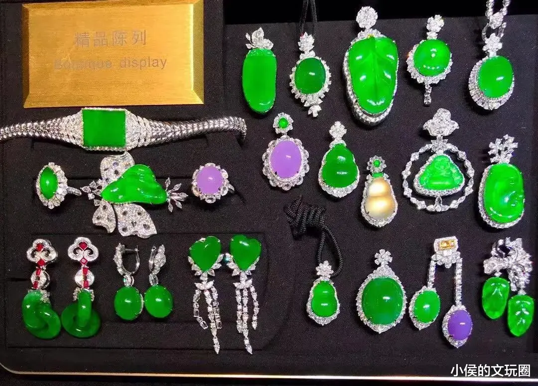 连体|老妈高价买的翡翠手镯越戴越绿了,快来帮我瞧瞧!