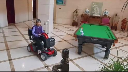 林志玲|黄圣依婆婆究竟什么来路？客厅玉石成山，足不出户也要电动车代步