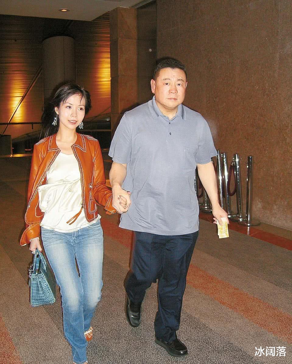 蔡少芬|记者问蔡少芬：你被刘銮雄养了6年，分手时拿了1亿6千万，这是真的吗？