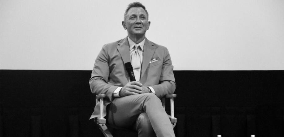 鞠婧祎|007最新电影《无暇赴死》中的秘密武器——欧米茄Seamaster