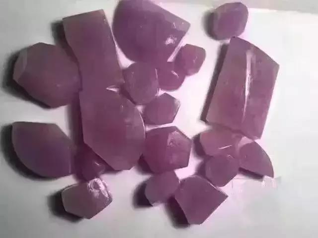 翡翠|木那至尊，一刀切出罕见春色，成就绝美翡翠！