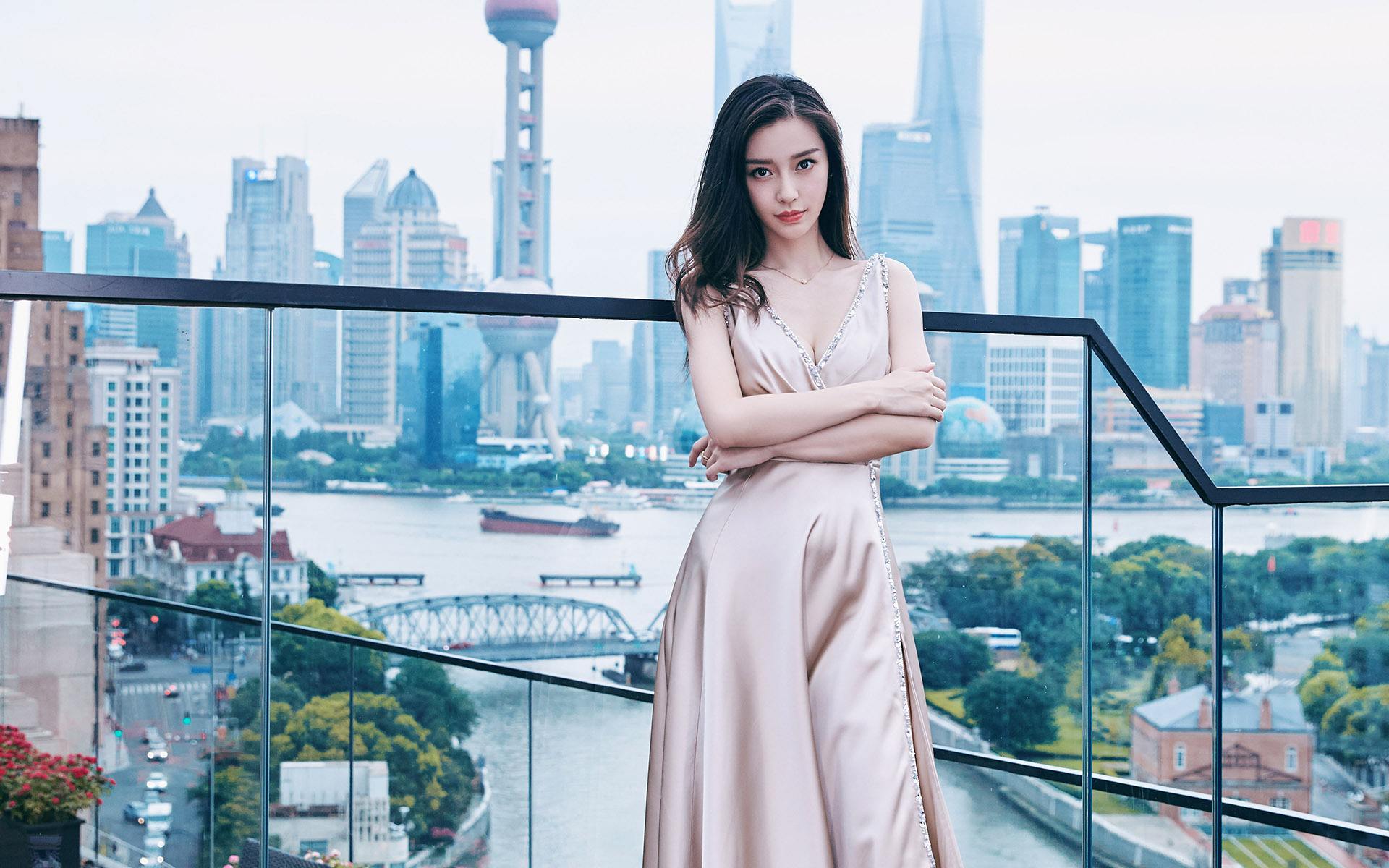 Angelababy|杨颖又要在剧组养胎？她哪怕是再傻，也不会往一个坑里跳两次吧