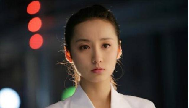 关晓彤|她是胡歌梦中情人, 因一顿火锅被富豪看中, 订亲到结婚仅用17天