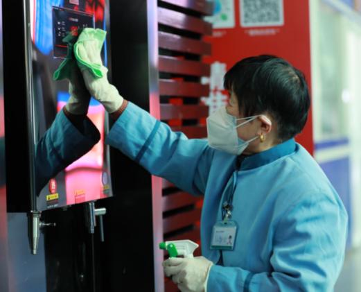 知乎|浙江绍兴新冠肺炎救治定点医院万元急聘保洁员,一天招满