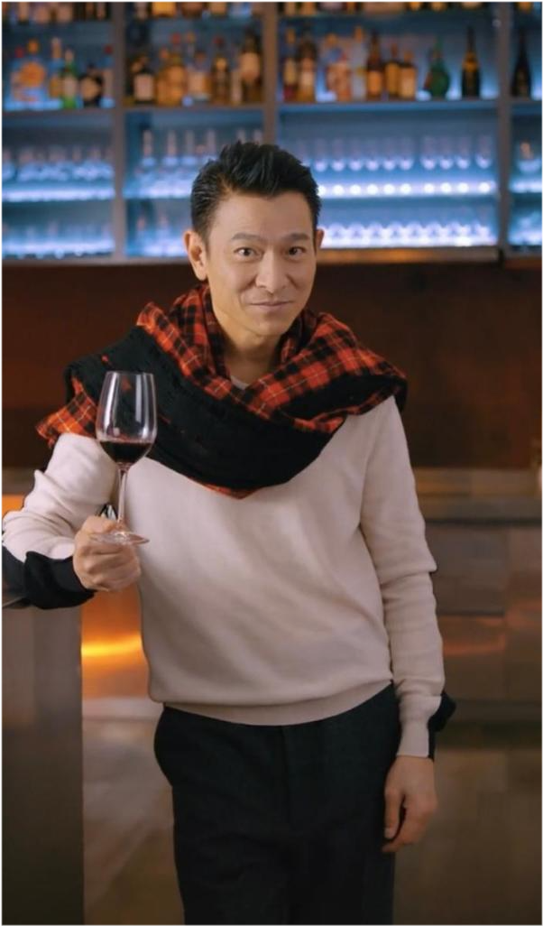 刘德华|顶流刘德华人气爆表！全球首个社交号就过千万，穿休闲装帅气儒雅