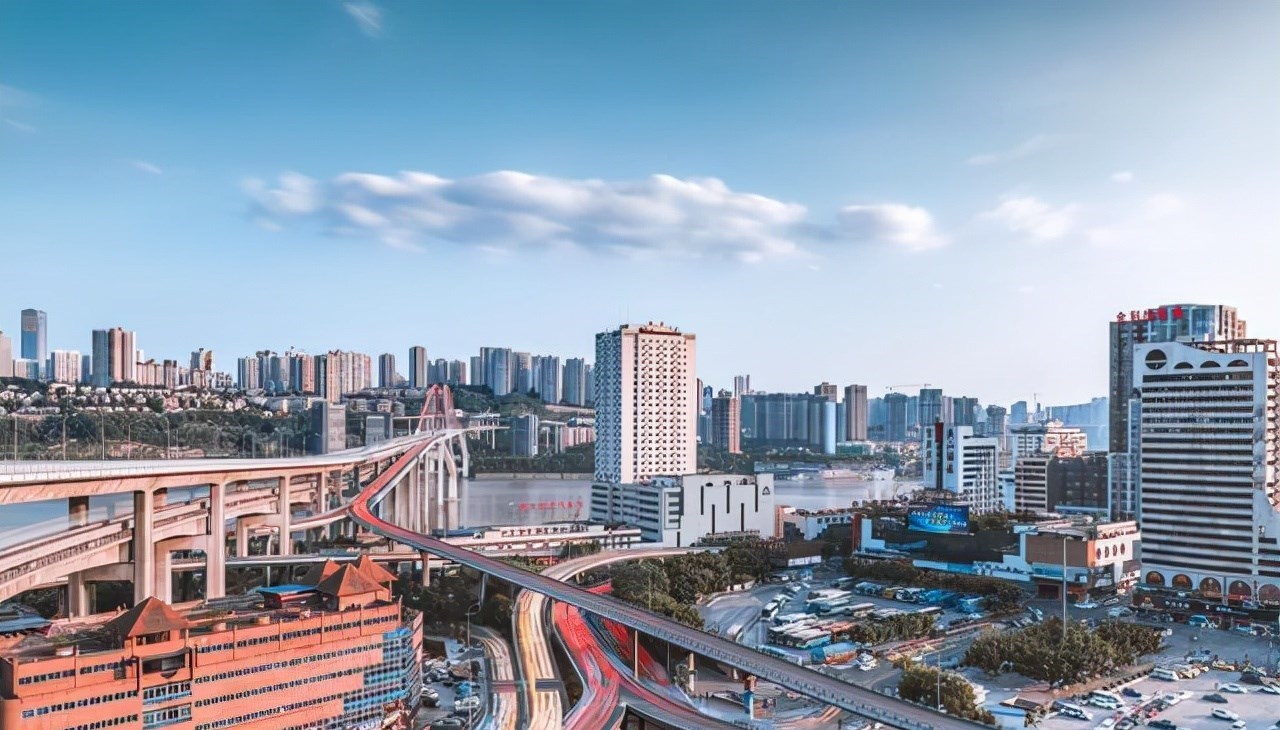 购房置业|北上广有两套住房，全部卖掉后，回重庆买房当有钱人好吗？