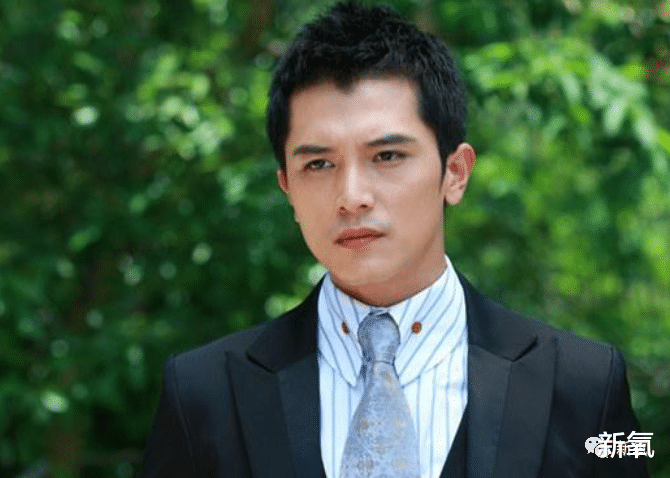 邱泽|世纪渣男靠帅翻身？一边骂一边花痴，他可太绝了！