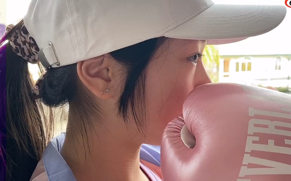 吴尊|吴尊11岁女儿健身视频曝光！打拳击出手有力，一双大长腿太吸睛