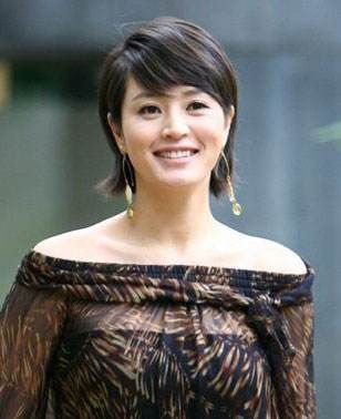 金惠秀|“气质女神”金惠秀：曾掏空积蓄为母亲还债，如今57岁住小破屋