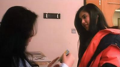 李若彤|李若彤17岁旧照曝光，身穿校服撞脸贾乃亮，与王祖贤合影太美丽