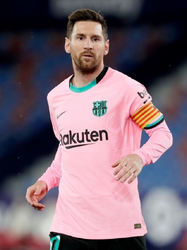 梅西|473-474！C罗又一纪录即将不保！梅西强势追赶，冲击新里程碑！