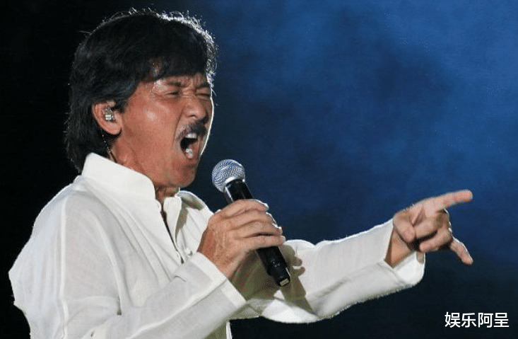 成龙|74岁又如何？舞台上仍能震撼全场，成龙都忍不住给他打call