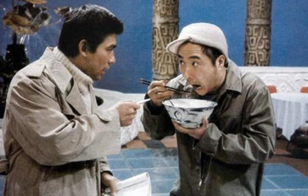 春晚|朱时茂当年在春晚表演小品，他身旁的女配如今火得一塌糊涂！