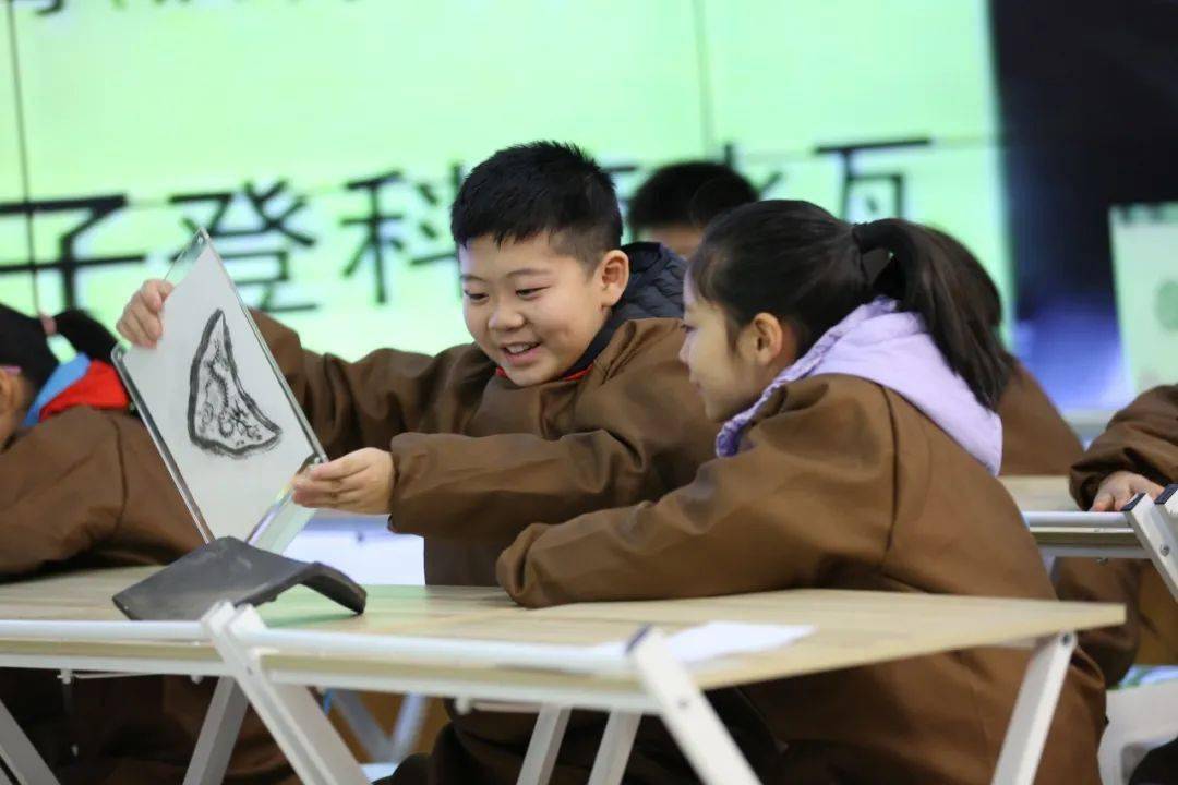 教师|年薪30万？北上广等地出现辅导班的高端“替代品”，你怎么看