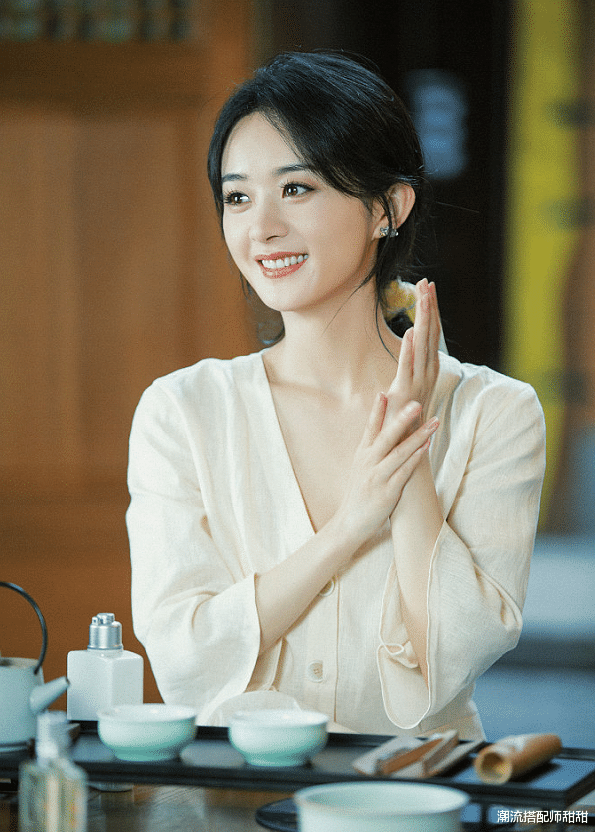 赵丽颖|女明星的排骨身材感觉没啥好看的，但赵丽颖的气质，还挺抢镜的