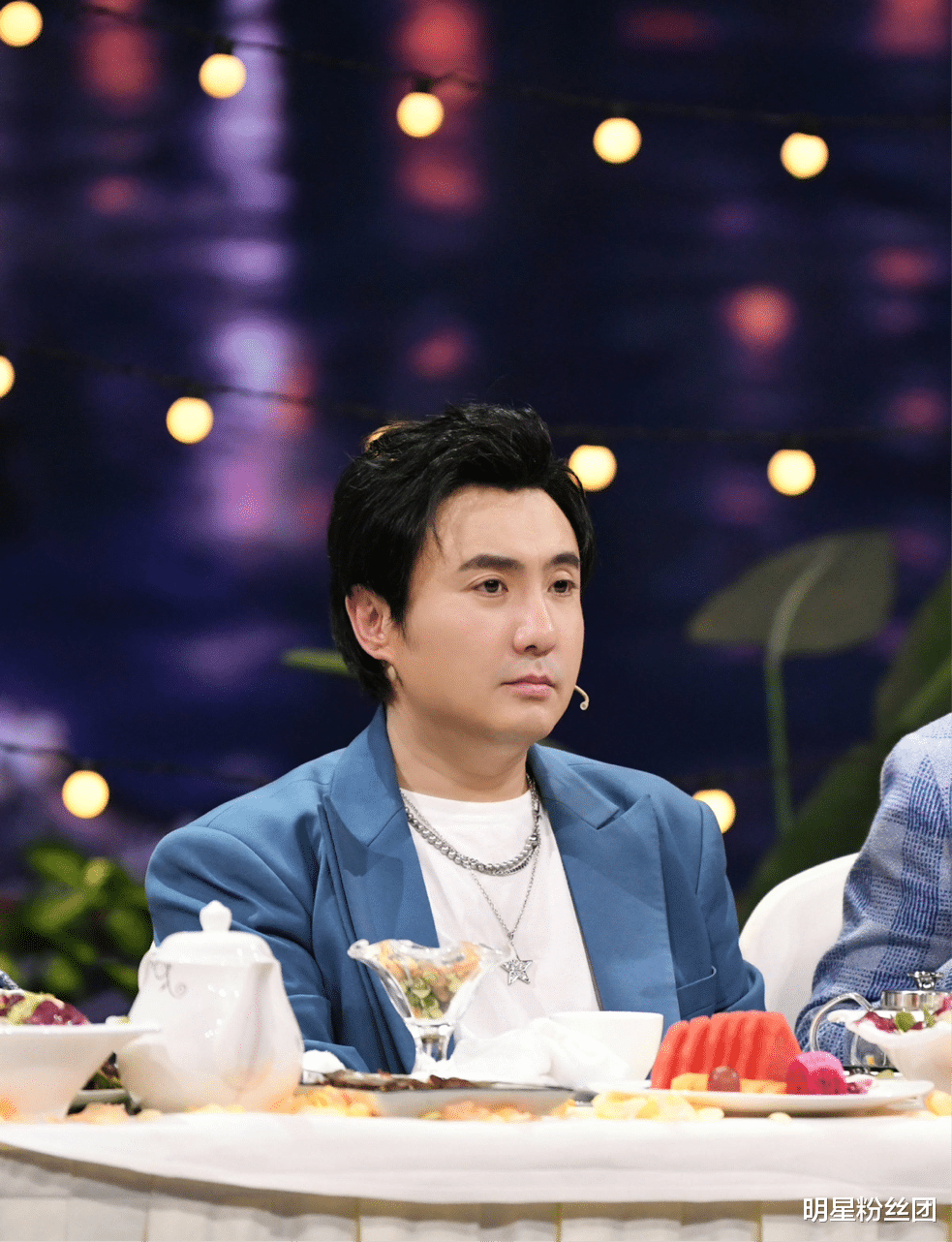 郑爽|郑爽日薪208万被曝光后，多位明星注销工作室，在慌什么？