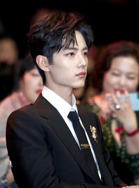 肖战|当初被全网攻击的肖战，为啥在突然之间又奇迹般的火了起来