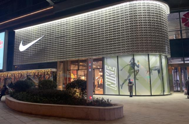 运动鞋|国产鞋被炒疯！耐克店面冷清，国货“空气鞋”却低调火了，良心价只卖69