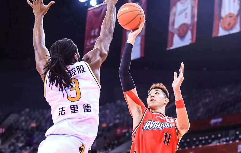 CBA|NBA榜眼加盟CBA！力压哈登的男人！塔比特大战奥卡福！