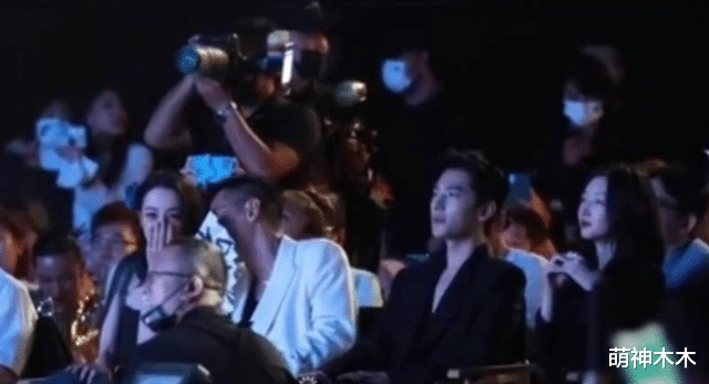 迪丽热巴|GQ后续也精彩！龚俊隔空发表获奖感言，官方放图全员变锥子脸