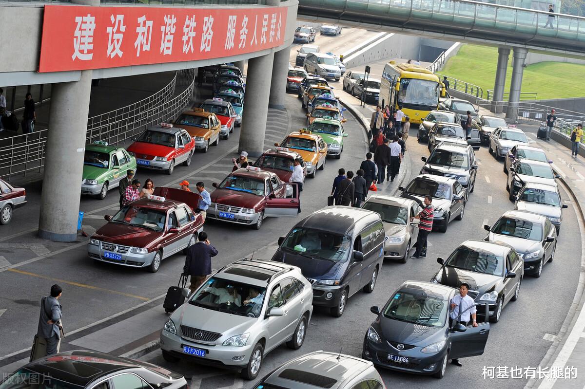 柯基也有长腿的 无证司机没接单，却被运管处罚：开网约车还不如开黑车！