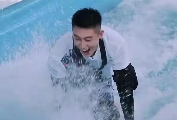 黄景瑜|大嘴鲸鱼CP上热搜，浪浪钉反应好笑，黄景瑜粉丝发声拒绝捆绑