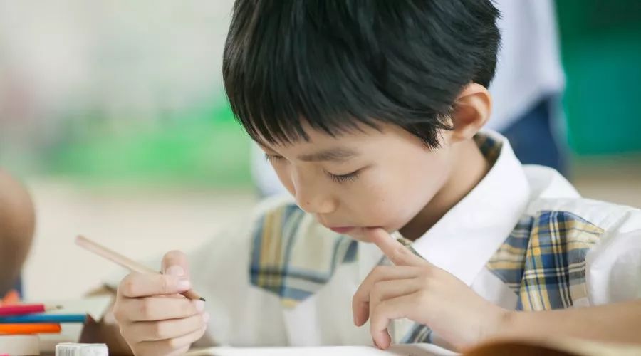 神逗奶爸|3岁背诗百余首、5岁就会乘除法,初中却成绩垫底,父母坑儿不自知