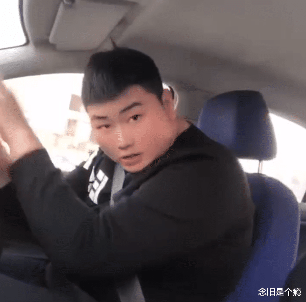 朱之文|朱小伟科目二模拟考100分，大衣哥宴请教练和女学员，一脸傲娇