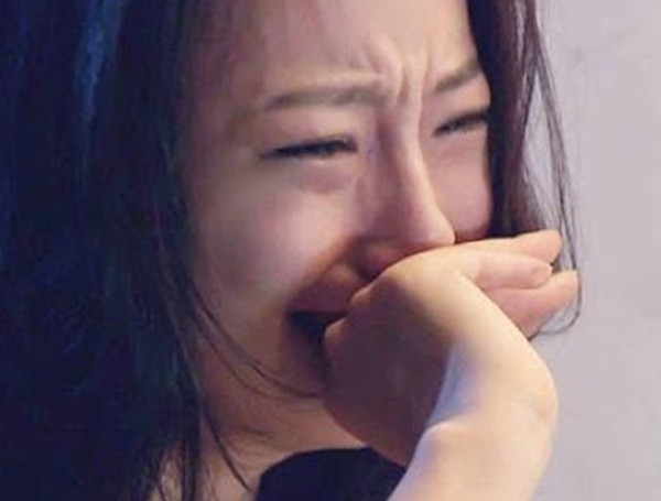 小鹏p7 5岁女童遭虐打致死，母亲男友将其封水泥中