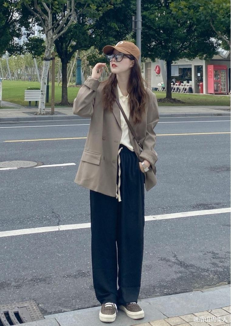 峨眉山周美人 建议皮肤偏黄、暗沉的女人,少穿这3种颜色,显黑不说还特没气质