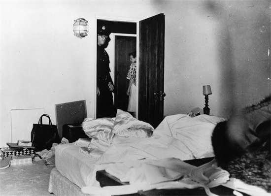 玛丽莲·梦露|性感女神梦露死亡现场曝光：遗体姿势怪异，血液里毒剂成分非常高