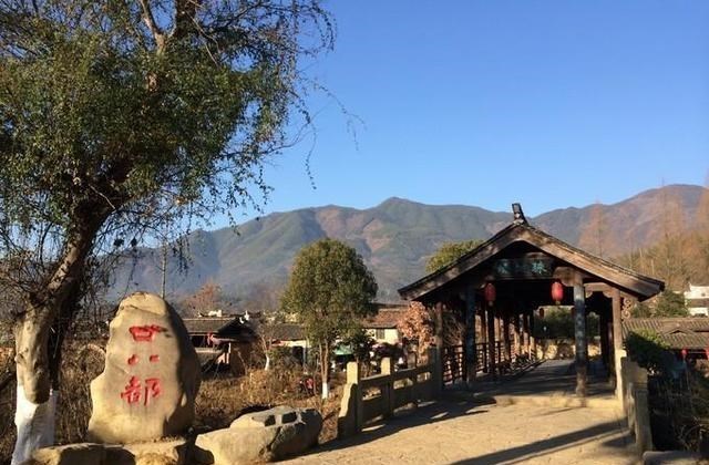双桥沟 浙江一古镇，因古代排名而得名，还有着百姓古镇以及方言王国之称