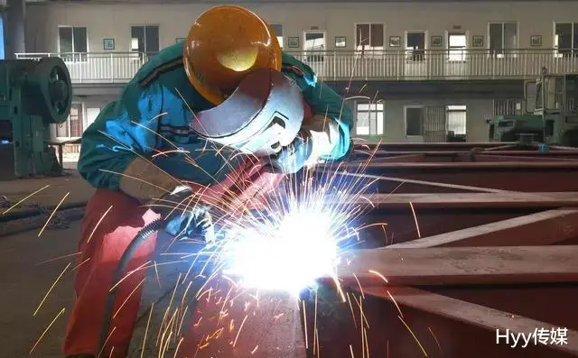 Hyy传媒 无证电焊工危害之大，为何屡禁不止?