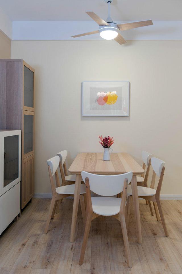 90平米的温馨小家装修好了,整体色调温馨舒适,入门就被玄关迷住