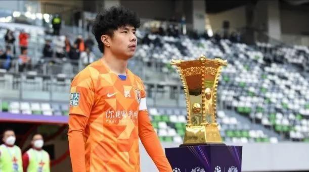 切尔西|国足五大队长两人无冠，一人告别十年球队，放弃中超冠军令人惋惜
