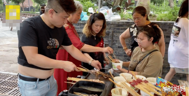 “地表最强舅舅”16个外甥,暑假独自带11个娃,一天就要花1500元