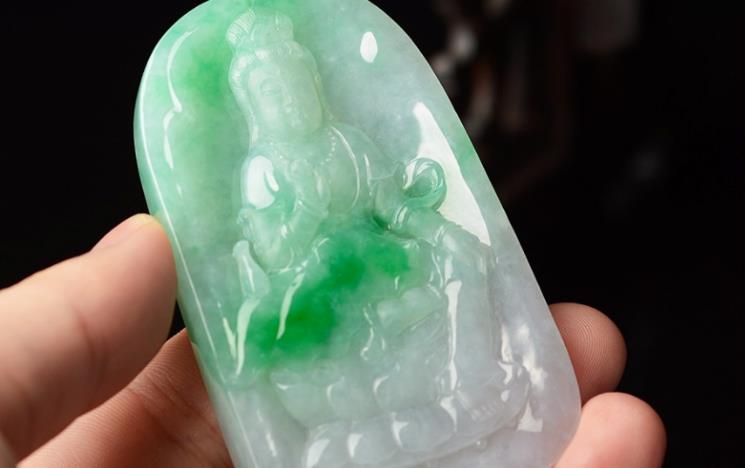 翡翠|吃药或许是因为你生病了,可是在翡翠行业中,意思却大不相同!